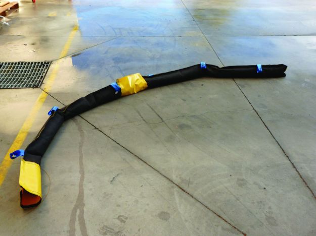 Picture of SpilMax Weighted Containment Boom with Handles and Fasteners